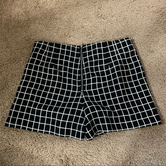 Checkered Pattern Shorts - Picture 2 of 5